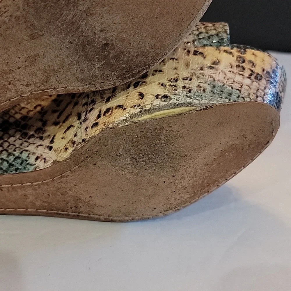 Alice and Olivia heel wedge snakeskin colorful Size 39.5 - Picture 8 of 8